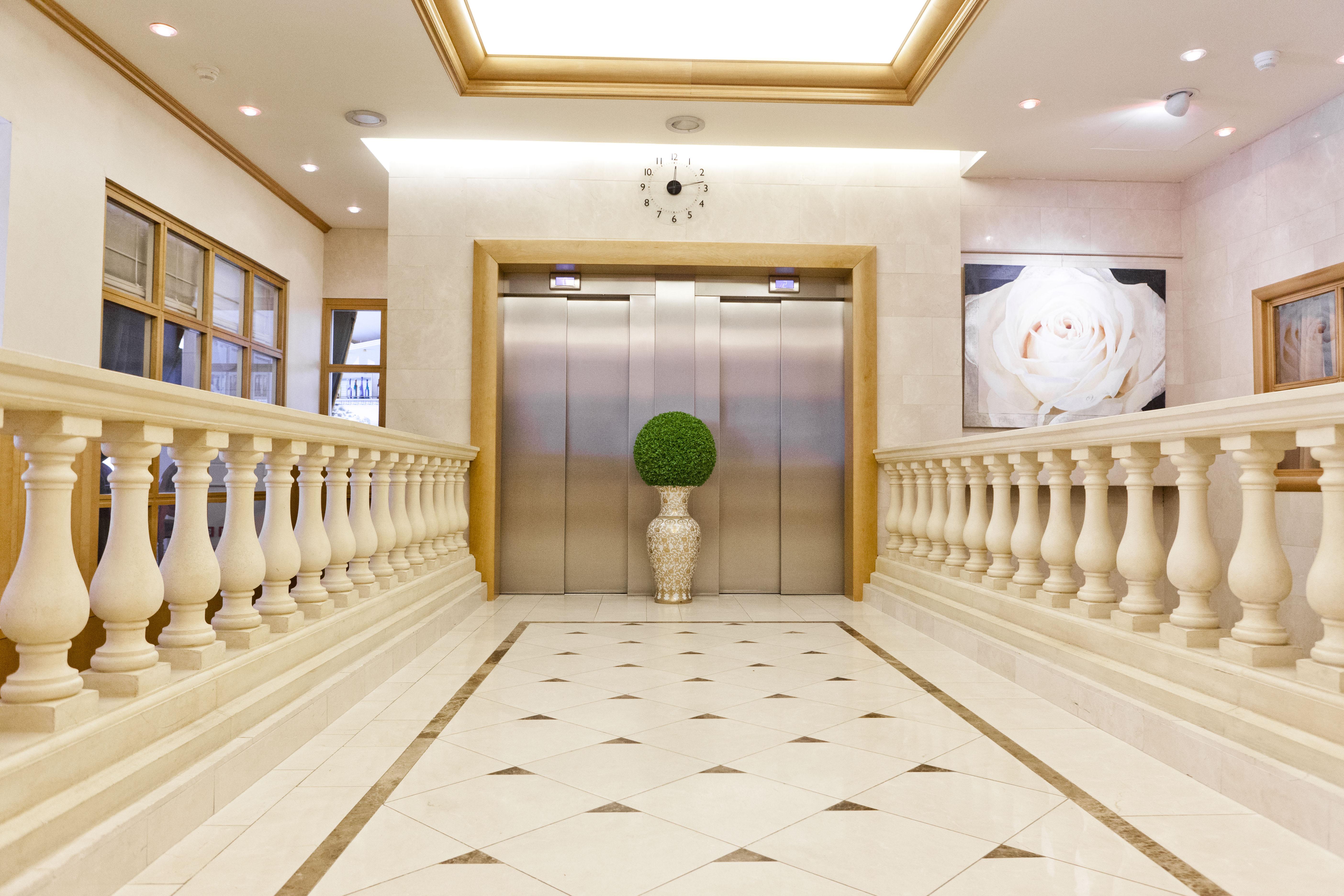 Le Châtelain Hotel 5*