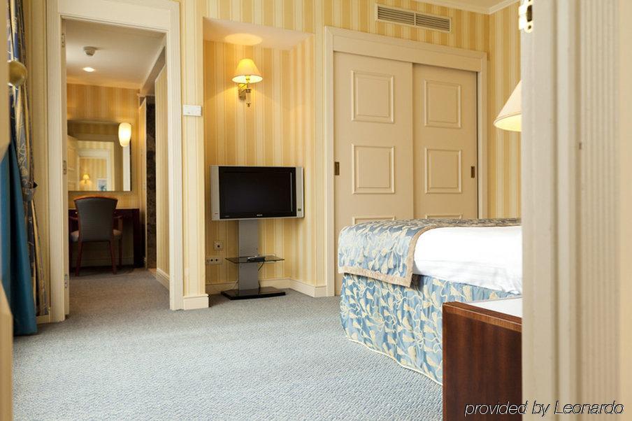Le Châtelain Hotel
